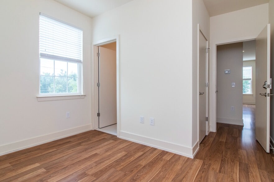 Building Photo - 699 W Berks St