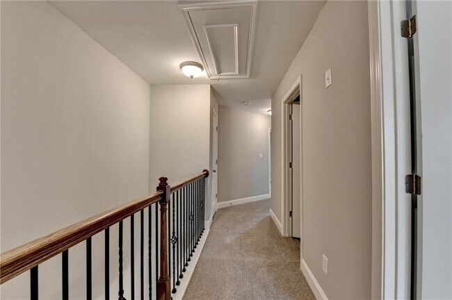 Building Photo - 812 Red Hart Ln