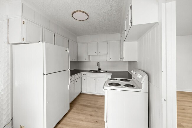 Building Photo - Charming 3 Bedroom, 2 Bathroom house