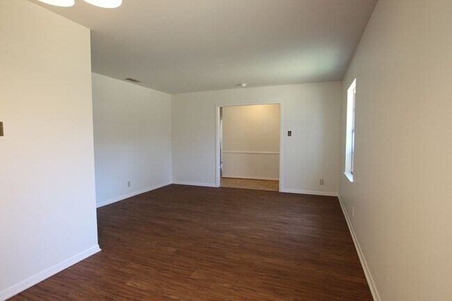 Building Photo - Coming Soon! 3/2/2 in Tyler!
