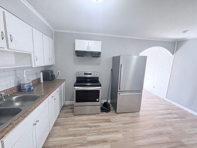 Building Photo - 131 Cole Dr