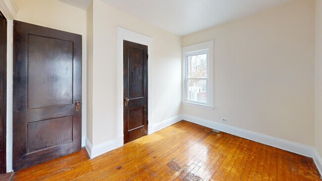 Building Photo - 2 bedroom/1 bath (upper unit)- 1ST MONTH FREE IF LEASE SIGNED BY 10/15