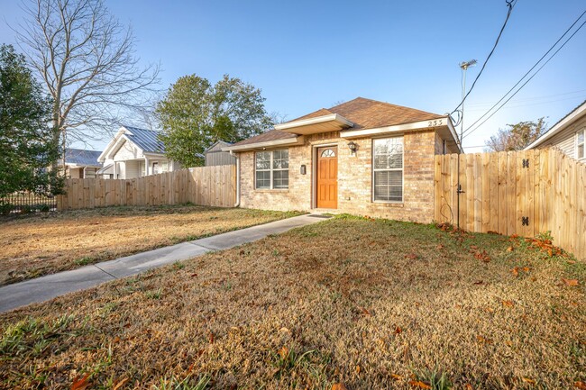 Building Photo - 3 Bedroom 2 Bath Home Biloxi