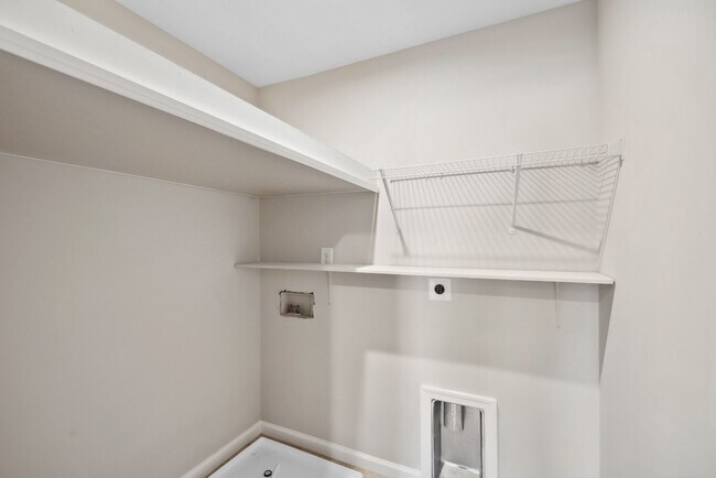 Building Photo - ?Beautifully F?resh Painted Carpetless 4-B...