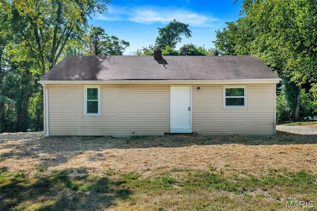 Building Photo - 2809 S River Rd