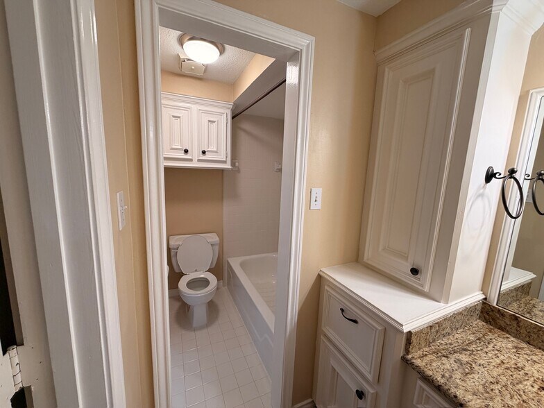 Building Photo - 6035 Spring Creek Grove Ln