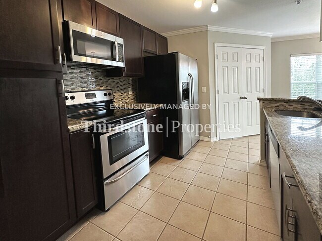 Building Photo - 7800 Point Meadows Dr