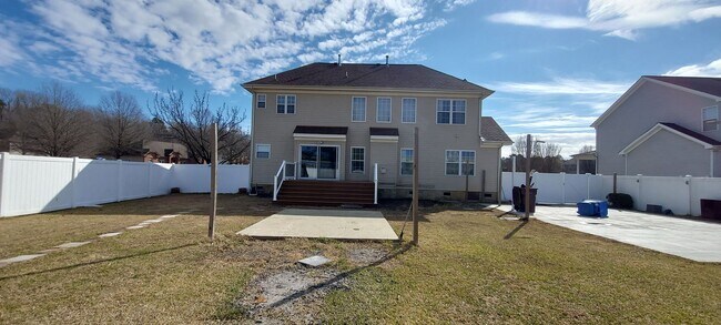 Building Photo - Beautiful home in GREAT location