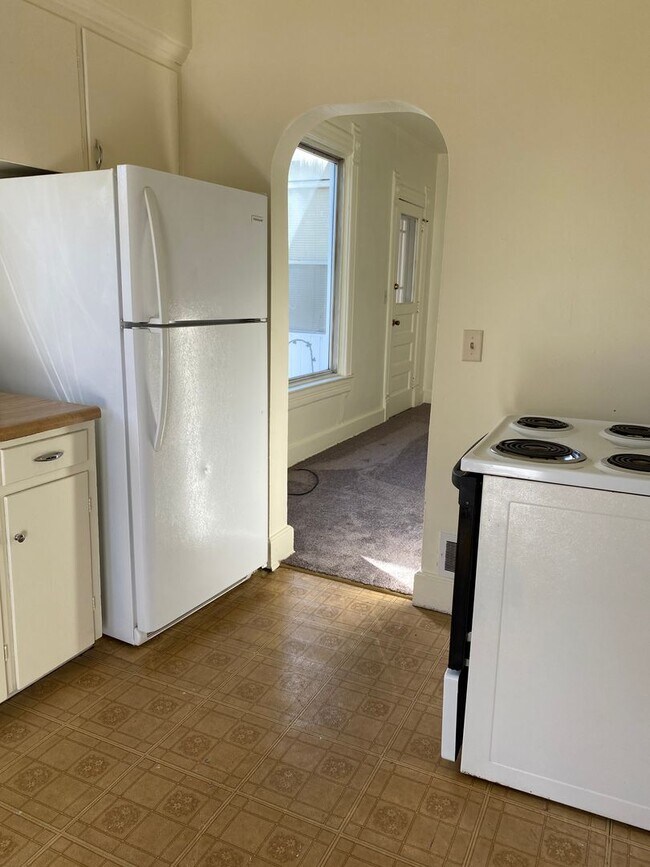 Building Photo - 1347 Center Ave