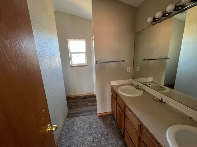 Building Photo - Home in Wellington Pointe!
