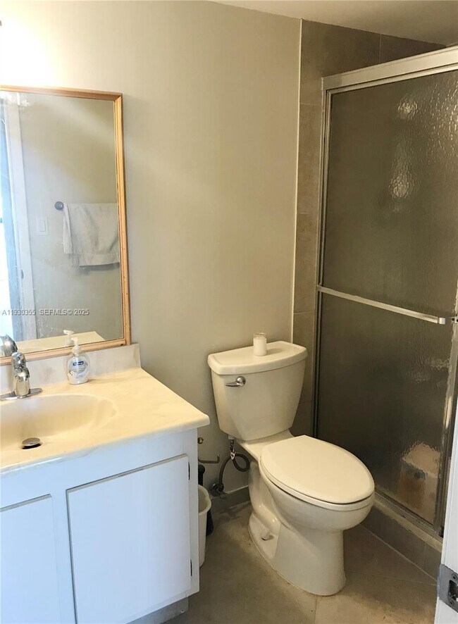 Building Photo - 18181 NE 31st Ct