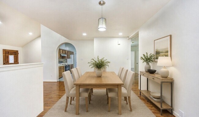 Building Photo - 16830 Scenic Gardens Dr