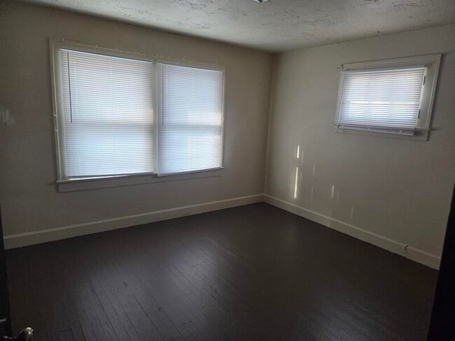 Building Photo - 927 Dequincy St