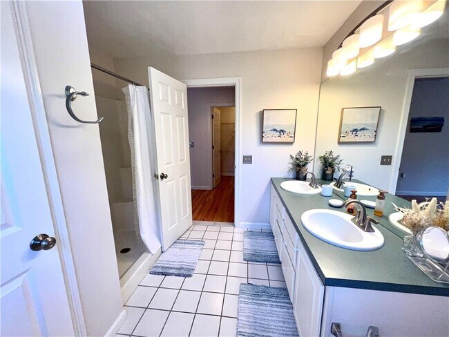 Building Photo - 65 Carriage Trl