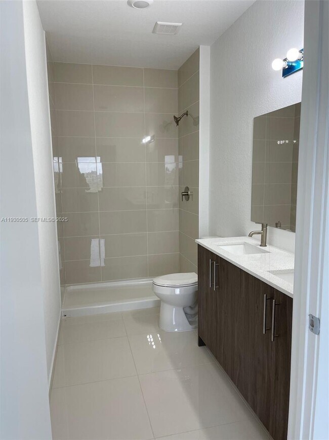 Building Photo - 238 NW 11th Ct