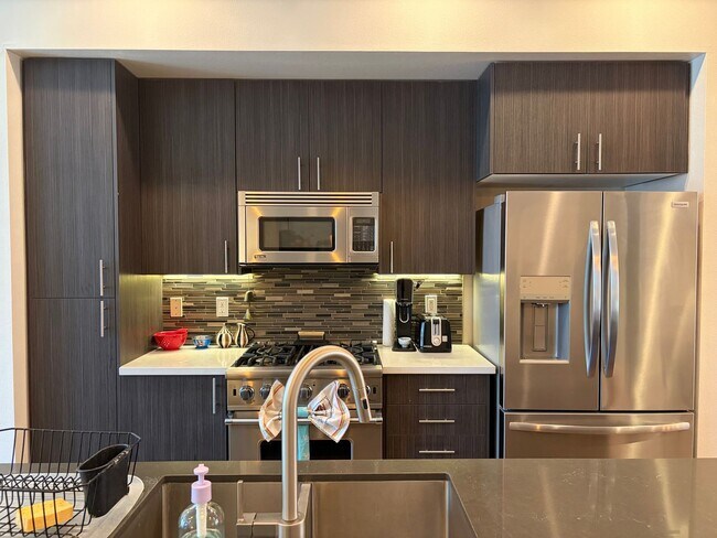 Building Photo - Furnished 3-BR/3-BA Townhouse w/ Giant Roof deck, 2-Car Garage, EV Hookup