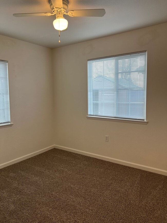 Building Photo - UPDATED 3 BEDROOM HOUSE WITH LARGE BACKYARD!