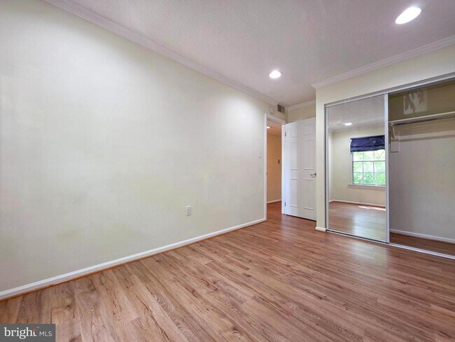 Building Photo - 7758 New Providence Dr