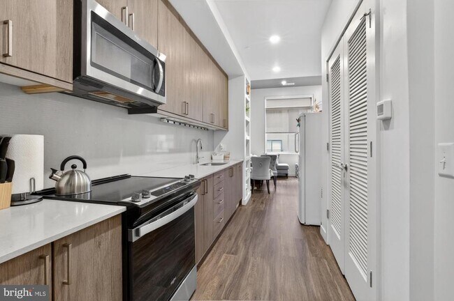 Building Photo - 525 N 41st St