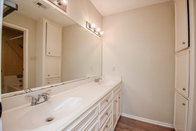 Building Photo - 11280 Braes Forest Dr