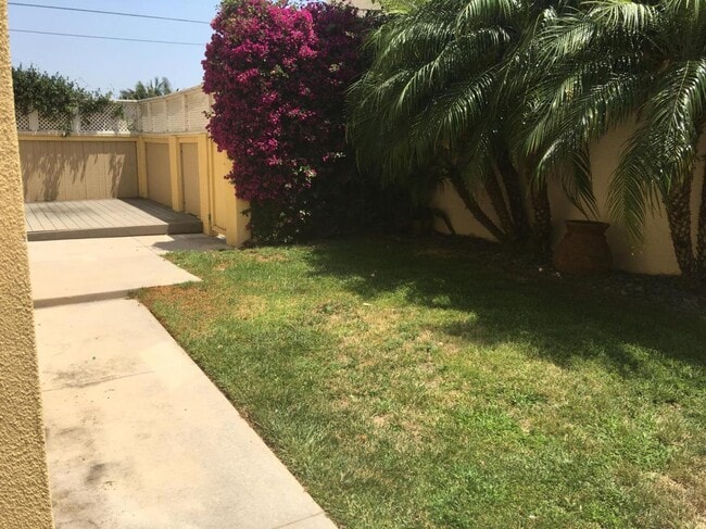 Building Photo - 2022 Plant Ave