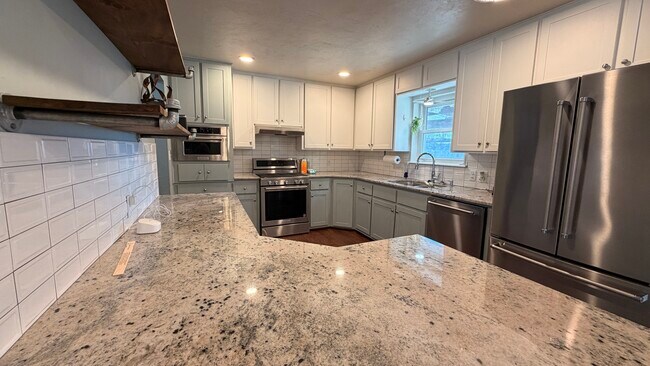 Building Photo - 209 E Cammack St