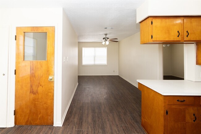 Building Photo - 306 Virginia Dr