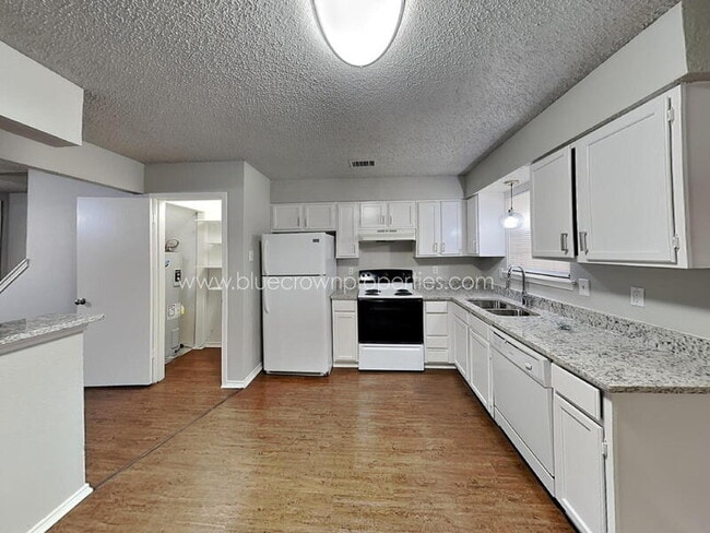 Building Photo - 648 S Rogers Rd