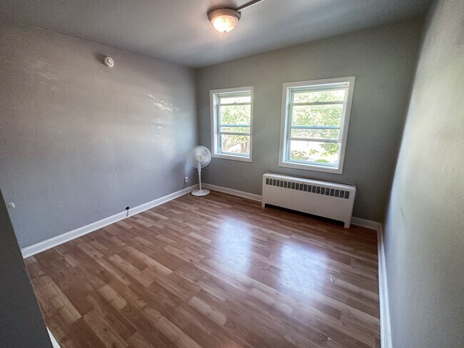 Bedroom - 611 Walnut Ave