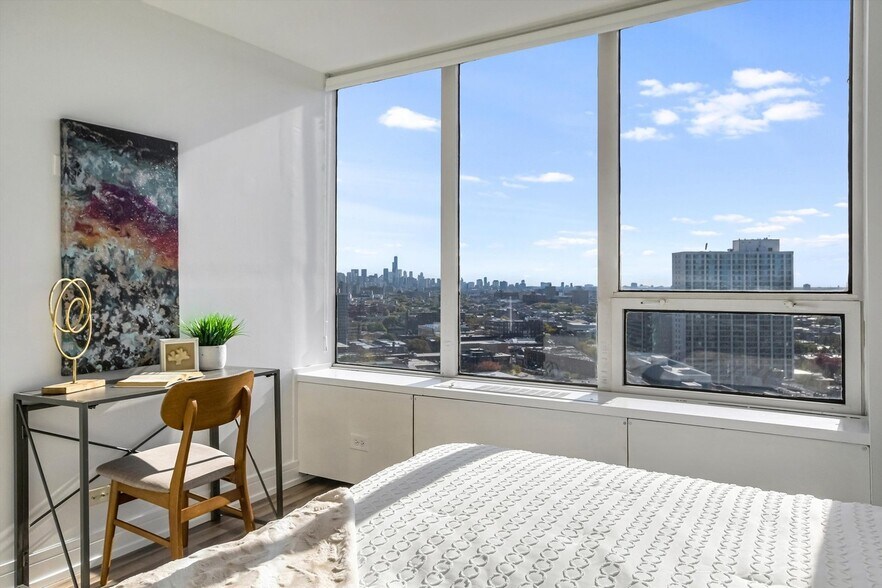 Building Photo - 3930 N Pine Grove Ave