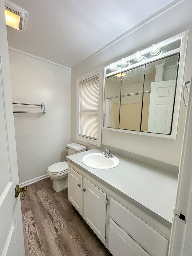 Building Photo - 520 Harlan Ave NE