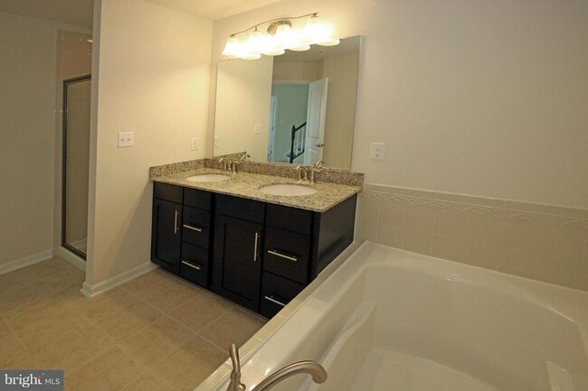 Building Photo - 2482 Baldwin Cres NE