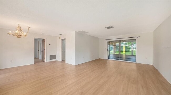 Building Photo - 515 Rousseau Dr