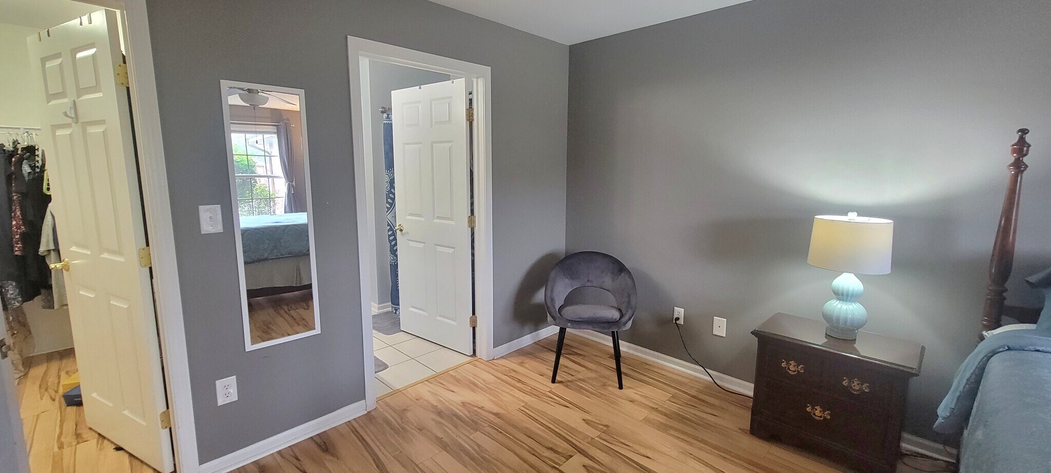 Primary bedroom with ensuite bathroom - 622 Cambridge Ct