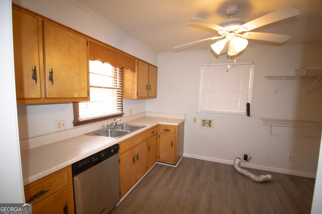 Building Photo - 517 E Main St