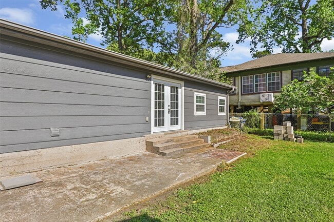 Building Photo - 218 Waterfall Dr