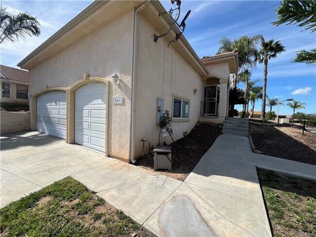 Building Photo - Charming Canyon Lake Home