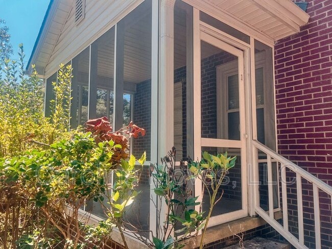 Building Photo - 211 N Pliney Cir