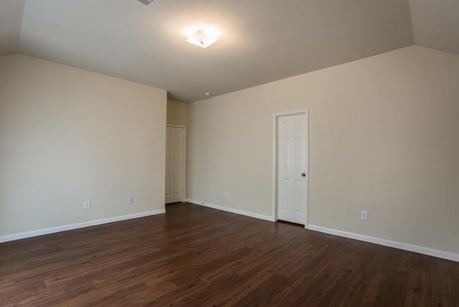 Building Photo - 734 Horseshoe Springs Ln
