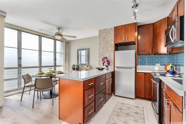 Building Photo - 757 Kinalau Pl