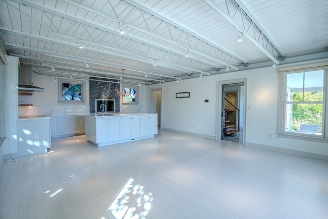 Building Photo - 6R Breakwater Ave
