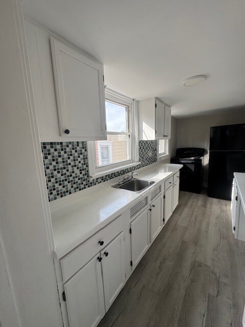 Building Photo - 467 N Evans St