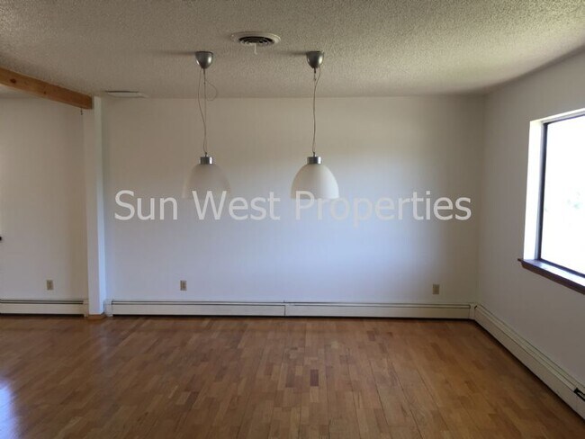 Building Photo - 5608 Hill N Dale Dr