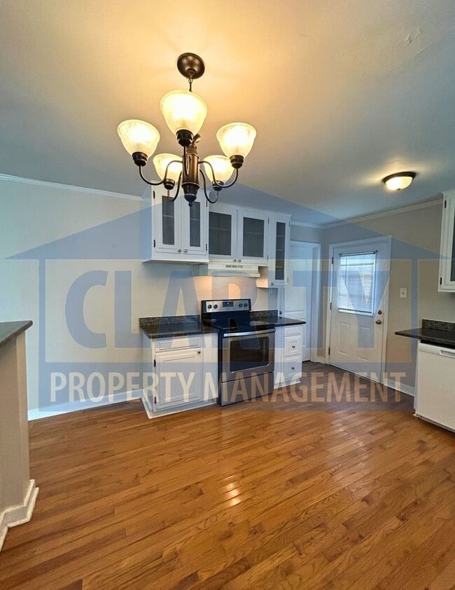 Building Photo - Three bedroom home in Downtown Cleveland!