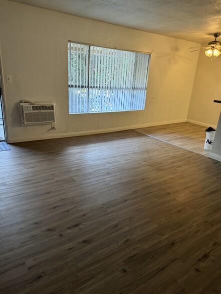 Living room - 717 E Santa Fe Ave