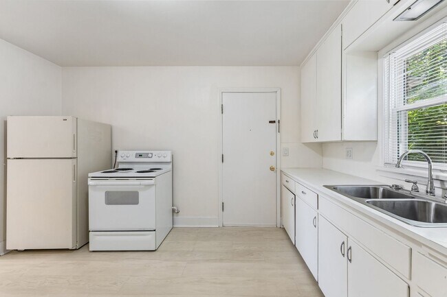 Building Photo - 1210 N 60th St