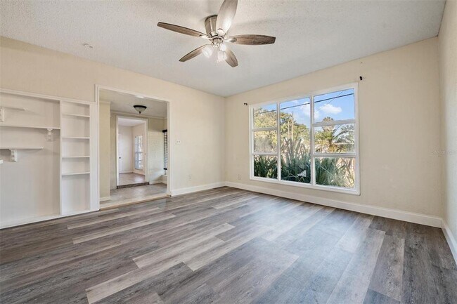 Building Photo - 2220 W Ohio Ave