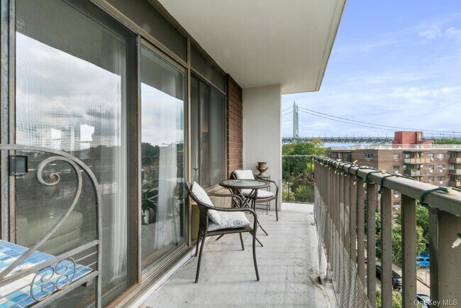 Building Photo - 25-40-40 Shore Blvd