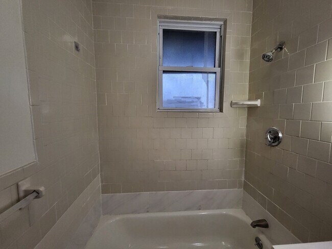 Building Photo - 19 Mora St