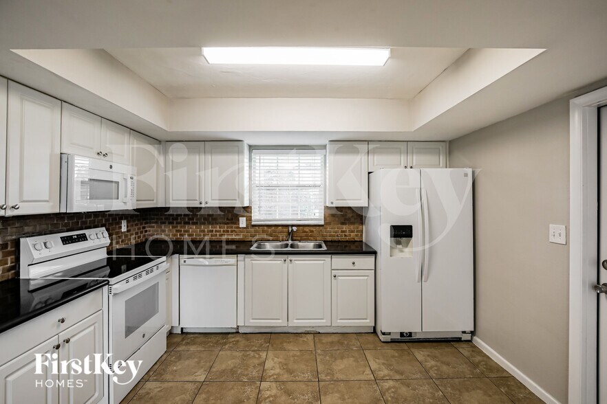 Building Photo - 5961 NW 14th Ct